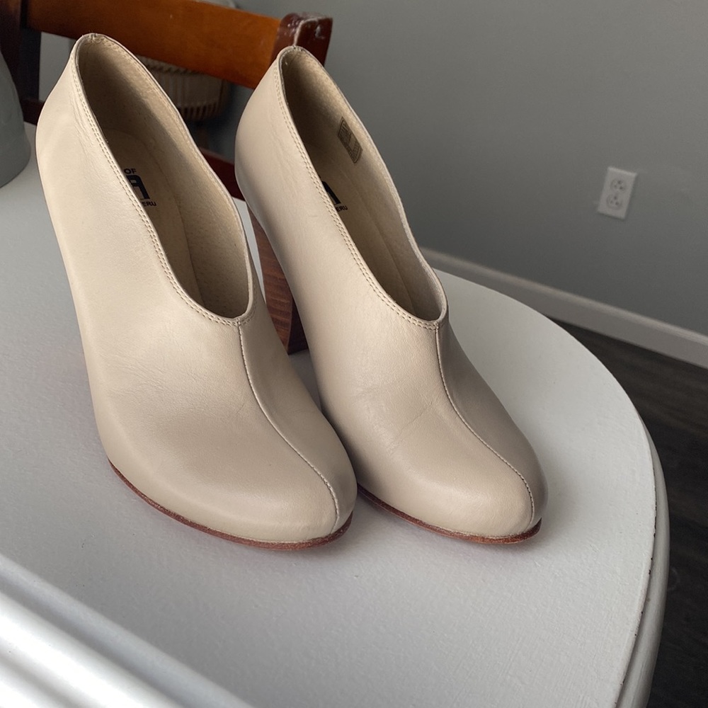Fortress of Inca Ivory Heels